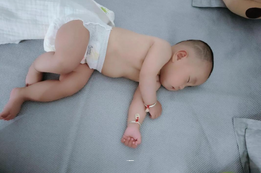 长岭3个月宝宝怎么抱